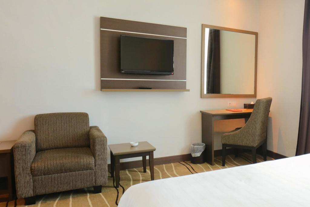 Grand Maleo Hotel Makassar Room photo